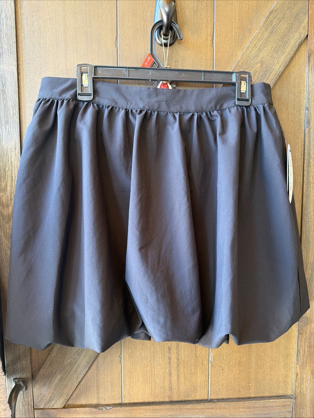 Scoop Women's Tech Mini Bubble Hem Skirt Size 10 Black NWT